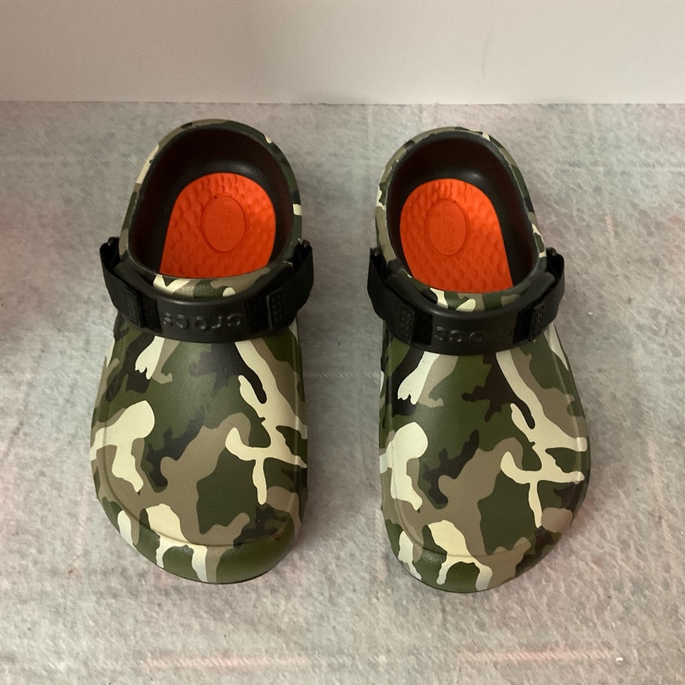 Crocs Camo Print Men’s 6M